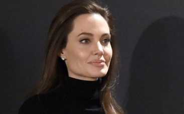 Анджелина Джоли потрясла интернет снимками топлес (ФОТО)