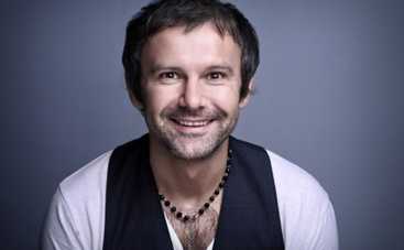 Святослав Вакарчук развернул флаг Украины на вершине пирамиды в Мексике (ФОТО)