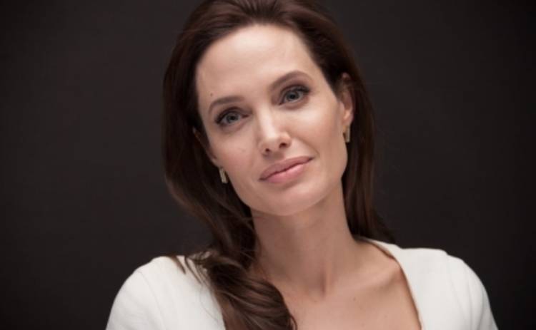 Анджелина Джоли расстроилась, что ее фильм остался без Золотого глобуса