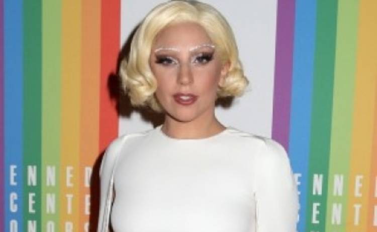 Леди Гага и Адель удивили селфи без макияжа (ФОТО)
