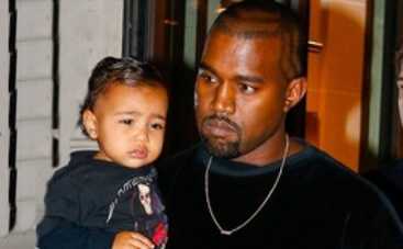 Дочь Ким Кардашьян смыла телефон отца в унитазе