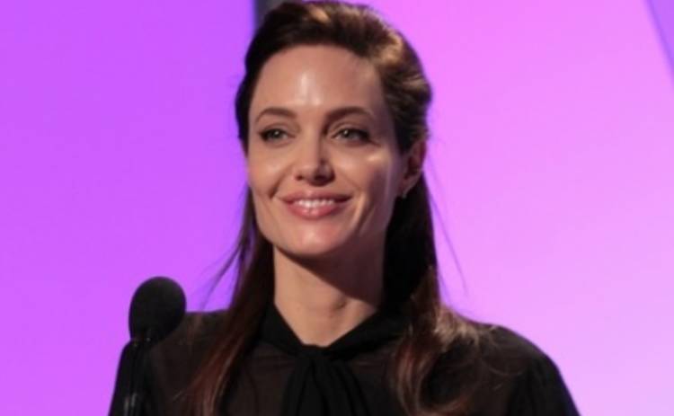 Анджелину Джоли назвали самой популярной и любимой