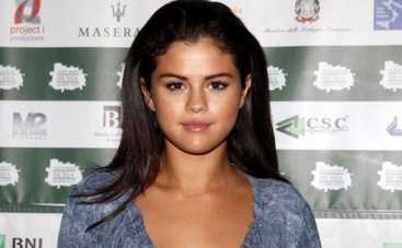 Селена Гомес снялась топлесс