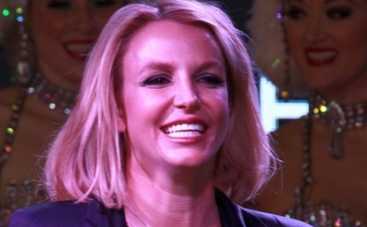 Бритни Спирс показала трусы (ФОТО)