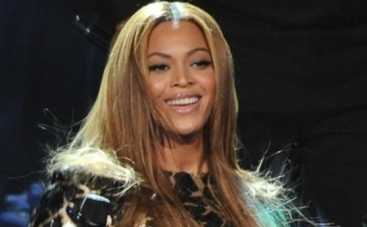 Бейонсе гуляет по Лос-Анджелесу с обнаженной грудью (ФОТО)