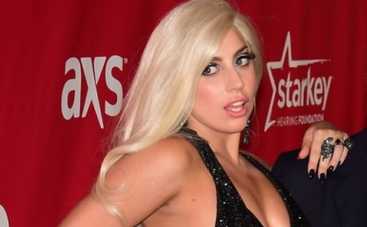 Леди Гага обнажила грудь для ужастика (ФОТО)