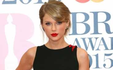 Тейлор Свифт застраховала свои ноги по дешевке