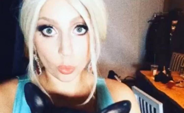 Леди Гага меняет цвет волос как перчатки (ФОТО)
