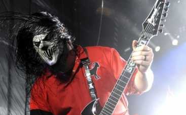Гитариста группы Slipknot получил ножевое ранение в голову