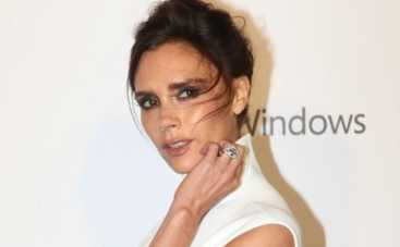 Виктория Бекхэм заигрывает со стилистом (ФОТО)