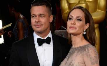 Анджелина Джоли и Брэд Питт целуются, как подростки