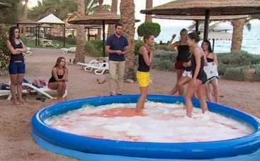 Холостяк 5: Сергей Мельник устроил участницам грязные игры