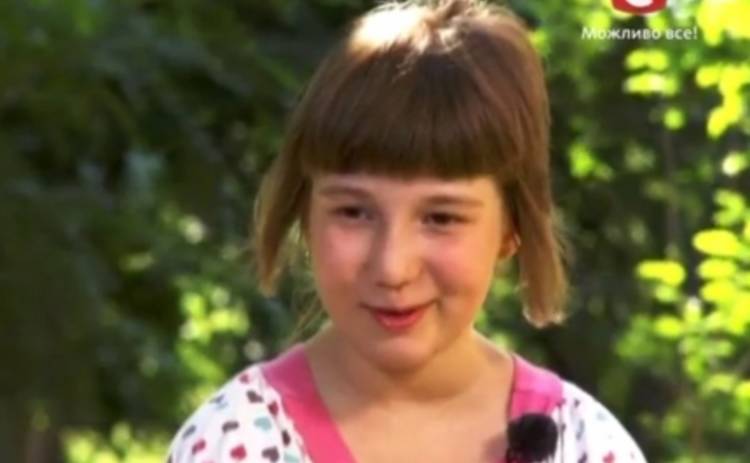 Кохана, ми вбиваємо дітей 5: 8-летнюю девочку избивают родные бабушки (ВИДЕО)