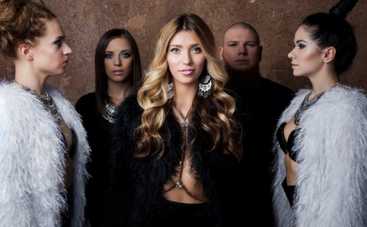 Регина Тодоренко сколотила герлз-бенд и записала задорную песню (АУДИО)