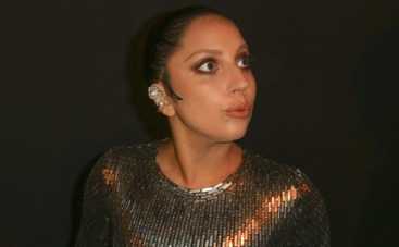 Леди Гага вышла на прогулку без белья