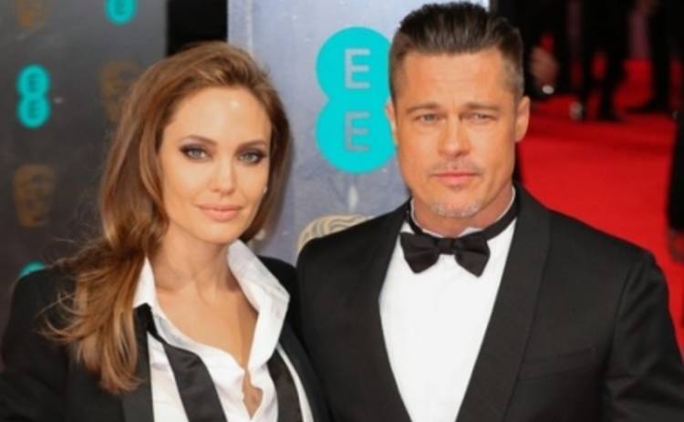 Анджелина Джоли взяла фамилию мужа