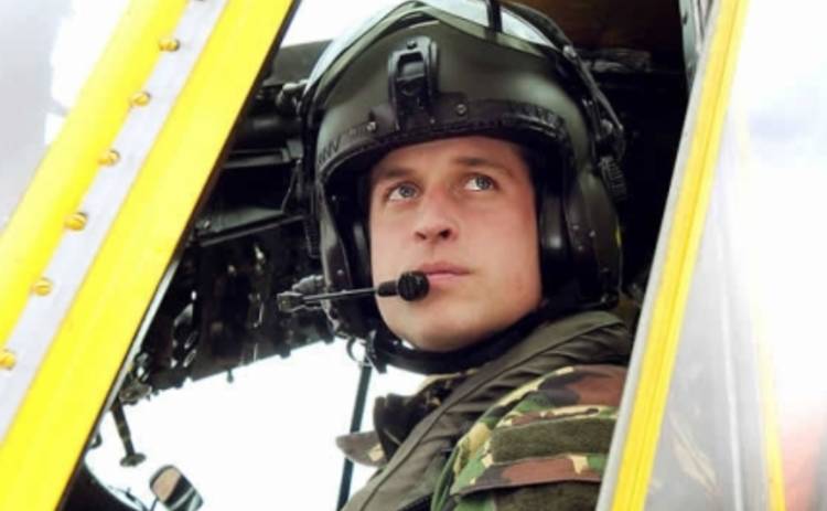 Принц Уильям начал работать пилотом скорой помощи