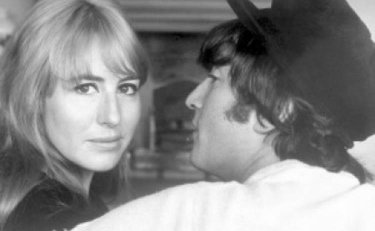 The Beatles: жена Джона Леннона умерла в Испании