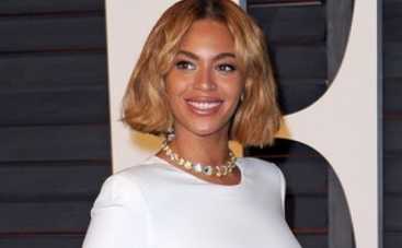 Бейонсе научила дочь чистить зубы по-гламурному (ВИДЕО)