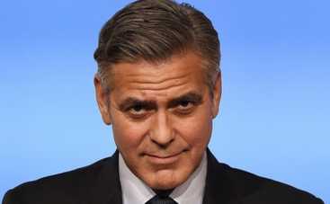 Джордж Клуни запугал соседей штрафами
