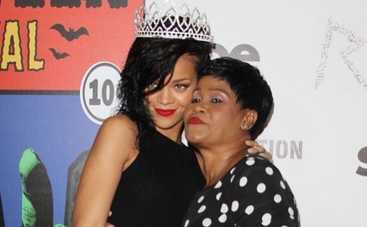 Рианна призналась, что очень боится свою маму