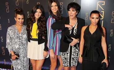 Ким Кардашьян с семьей стали жертвами художника (ФОТО)