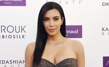 Ким Кардашьян продала свои селфи