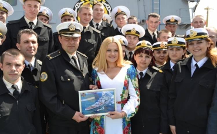 День Победы 2015: Наталья Бучинская выступила для моряков и ветеранов (ФОТО)
