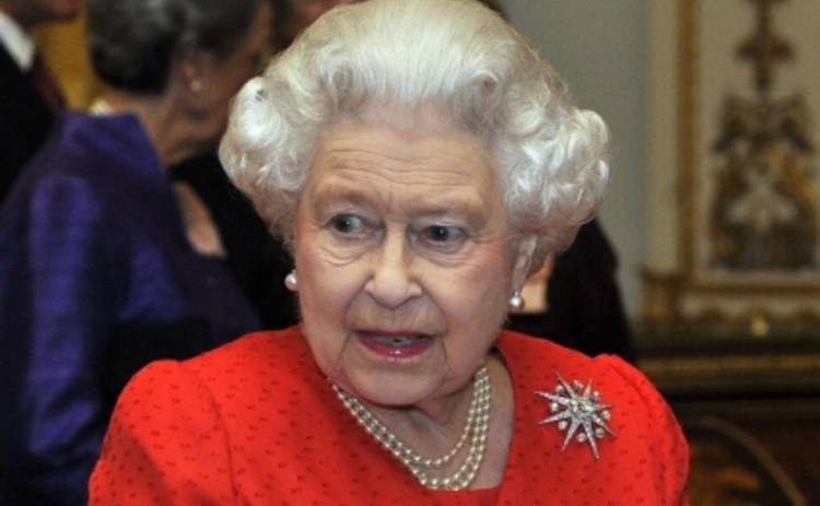 Королева Елизавета II наконец-то заметила, что у нее появилась правнучка