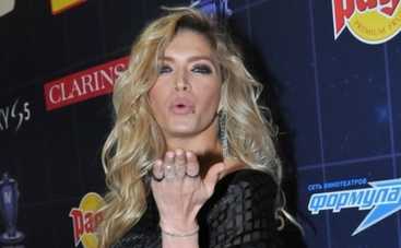 Вера Брежнева и Шарлиз Терон встретились на венском балу (ФОТО)