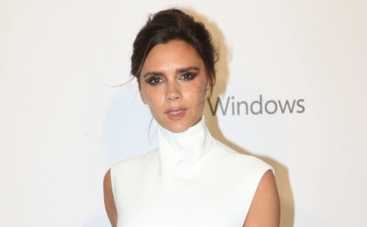 Виктория Бекхэм пишет в соцсети вверх ногами (ФОТО)