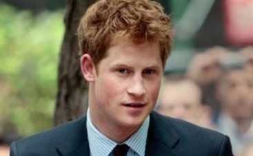 Принц Гарри  стал укротителем крокодилов (ФОТО)