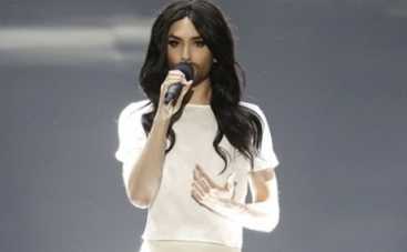 Евровидение 2015: Кончита Вурст клеилась к участникам в грин-руме