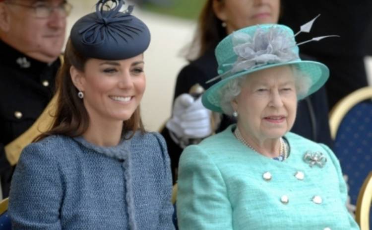 Кейт Миддлтон: Королева Елизавета II выгоняет герцогиню Кэтрин из дома