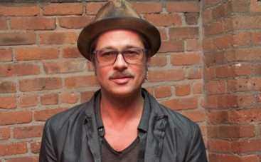 Брэд Питт интересуется мужчинами