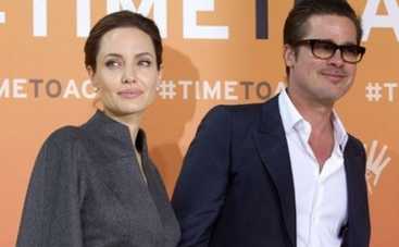 Анджелина Джоли и Брэд Питт спрячутся от папарацци на острове