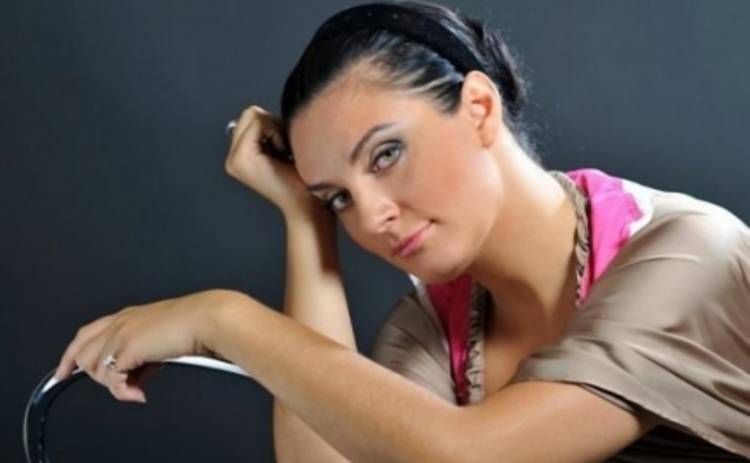 Елена Ваенга решила спрятать сына от дурного глаза