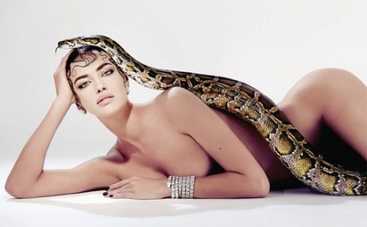 Ирина Шейк соблазнила своим голым телом огромную змею (ФОТО)