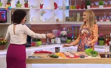 Летние рецепты: низкокалорийный ягодный салат (ВИДЕО)