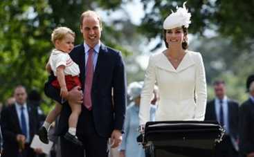 Кейт Миддлтон и принц Уильям с детьми на крестинах Шарлотты (ФОТО)