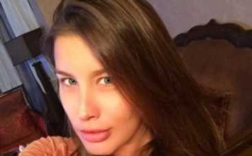 Кети Топурия поставила новорожденную дочь на шпильки (ФОТО)