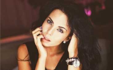 Настя Каменских показала, как может крутить попой (ВИДЕО)