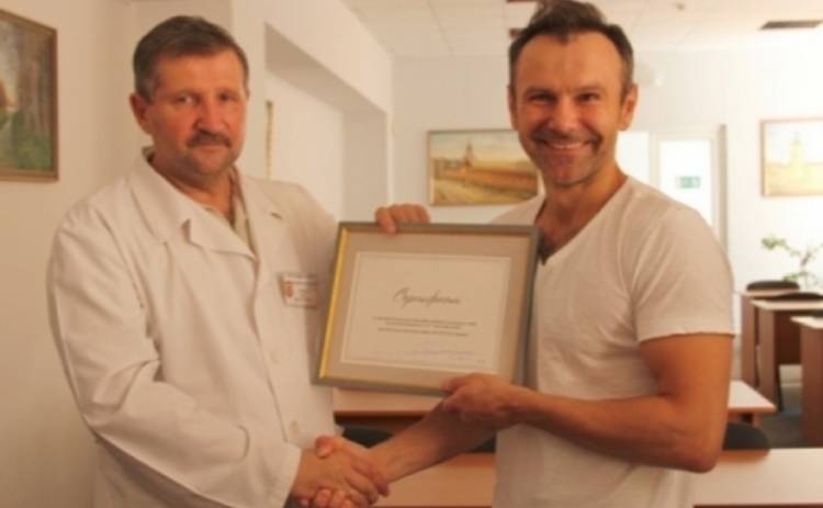 Святослав Вакарчук передал львовскому госпиталю дорогостоящий рентгенаппарат (ФОТО)
