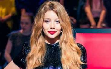 Тине Кароль фанаты подарили коробку гвоздей