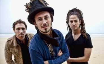 Рокеры Wille and the Bandits обнаружили нелегала вместо гитары