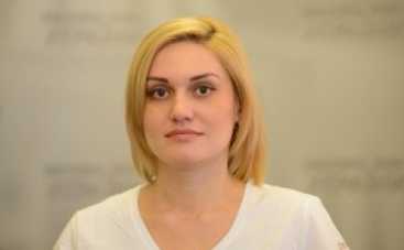 Депутат Татьяна Острикова ходит на работу с сумкой за 115 тысяч гривен