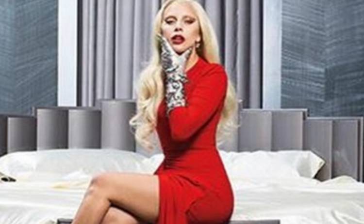 Леди Гага обнажила ягодицы (ФОТО)