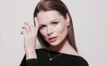 Ольга Фреймут поселилась у фанатки на руке (ФОТО)