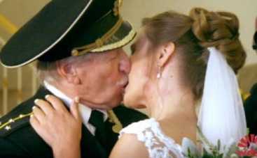 84-летний актер Иван Краско женился на 24-летней студентке из Севастополя (ФОТО)