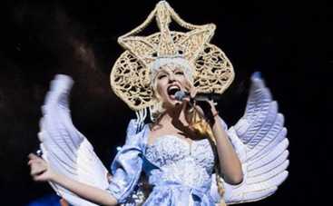 Оля Полякова провела годовщину семейной жизни на чужой свадьбе